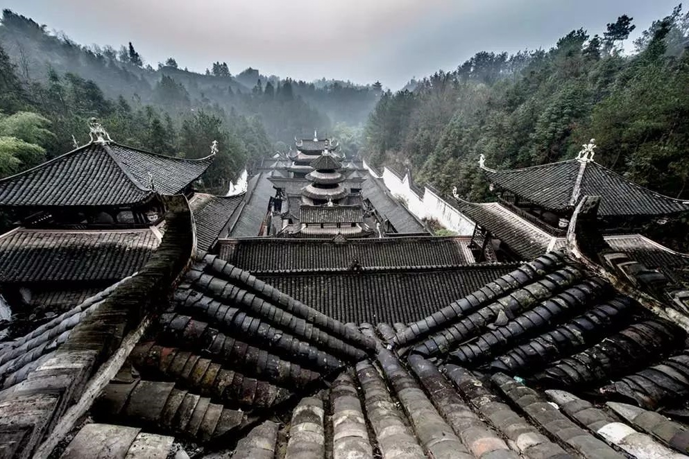 Enshi Tujia Daughter City